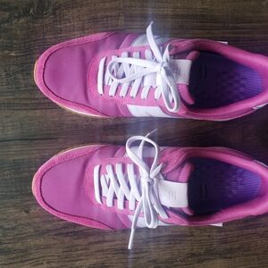 Pink and White Casual Kizik Sneakers with Classic Silhouette, Size 11